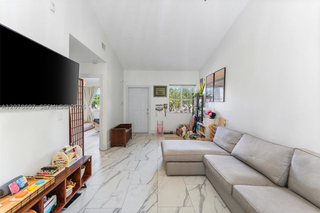 2140 NW 78th Ave 204, Pembroke Pines, FL 33024