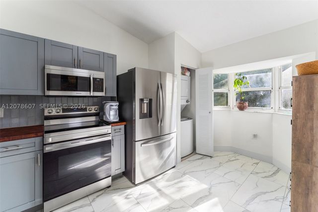 2140 NW 78th Ave 204, Pembroke Pines, FL 33024