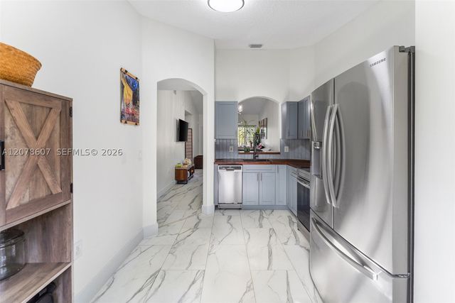 2140 NW 78th Ave 204, Pembroke Pines, FL 33024