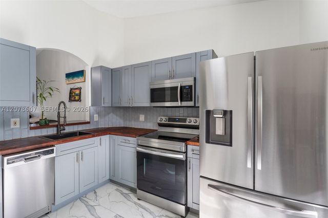 2140 NW 78th Ave 204, Pembroke Pines, FL 33024