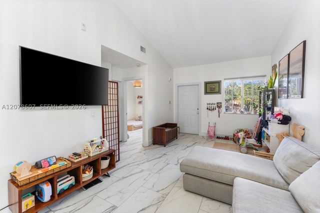 2140 NW 78th Ave 204, Pembroke Pines, FL 33024
