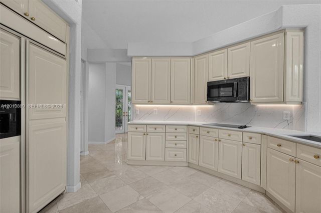 2456 Bay Isle Court, Weston, FL 33327
