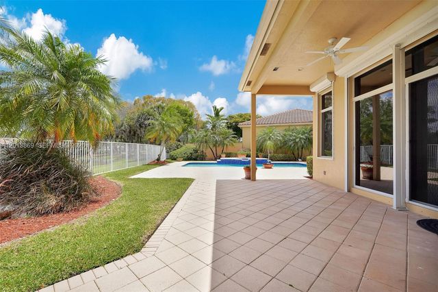 2456 Bay Isle Court, Weston, FL 33327