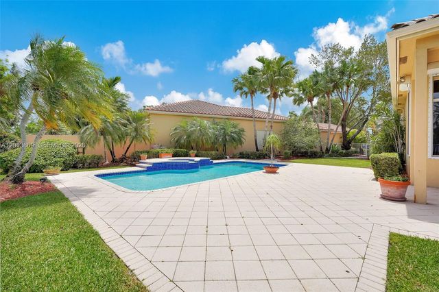 2456 Bay Isle Court, Weston, FL 33327