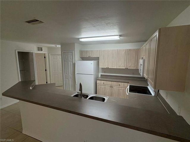 1321 Diplomat PKWY E, Cape Coral, FL 33909