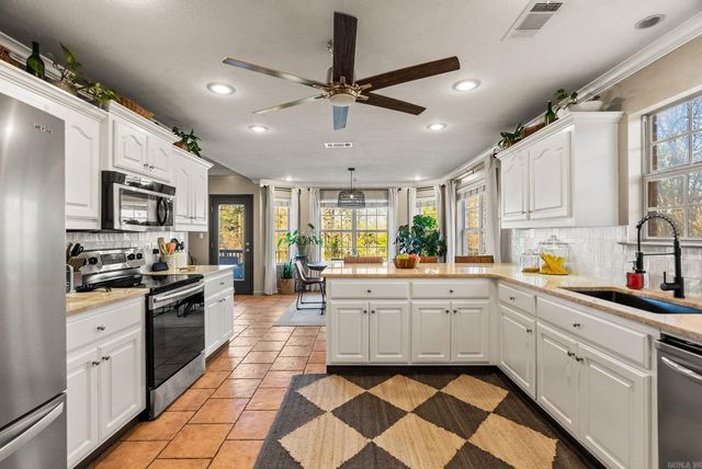 15 Mont Blanc Cove, Maumelle, AR 72113