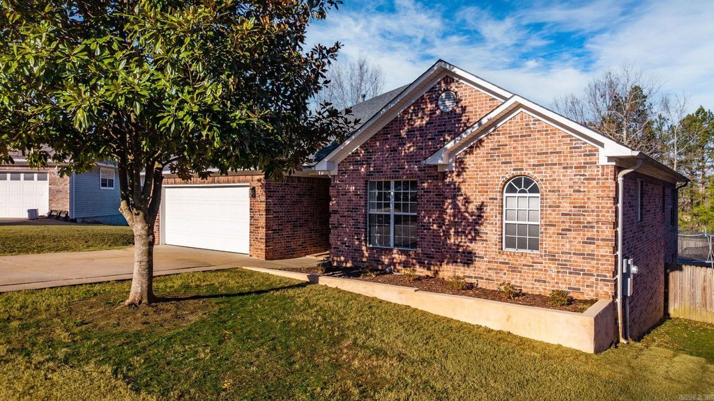 15 Mont Blanc Cove, Maumelle, AR 72113