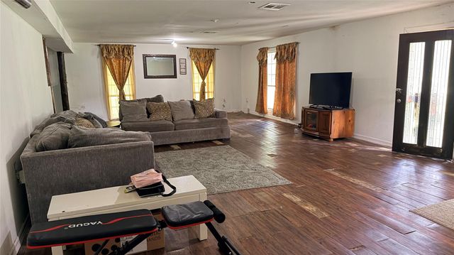 20 Joyce Road, Cleveland, TX 77328