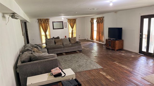 20 Joyce Road, Cleveland, TX 77328