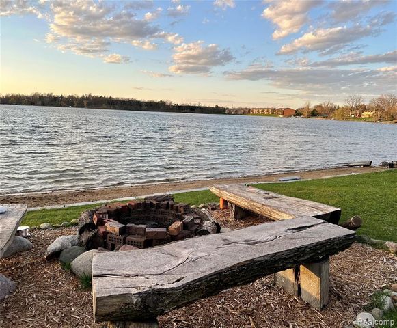 1700 Hamilton, Bloomfield Village, MI 48302