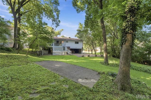205 Morewood Drive, Manchester, MO 63011