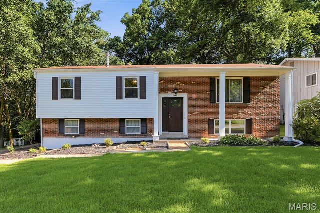 205 Morewood Drive, Manchester, MO 63011