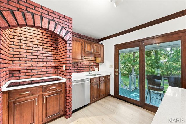 205 Morewood Drive, Manchester, MO 63011