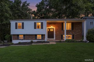 205 Morewood Drive, Manchester, MO 63011