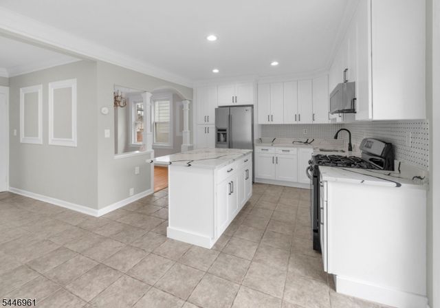 521 E Blancke St, Linden City, NJ 07036