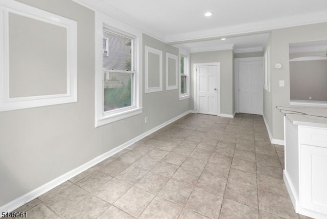 521 E Blancke St, Linden City, NJ 07036