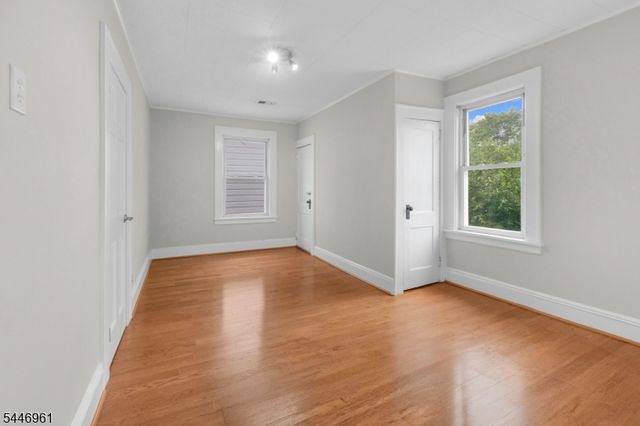 521 E Blancke St, Linden City, NJ 07036