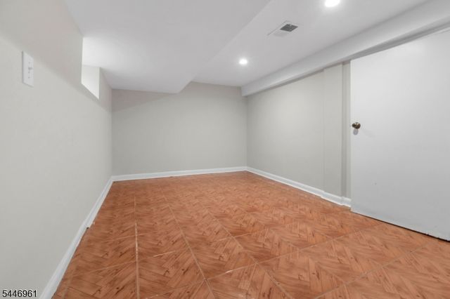 521 E Blancke St, Linden City, NJ 07036