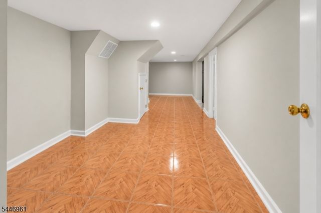 521 E Blancke St, Linden City, NJ 07036