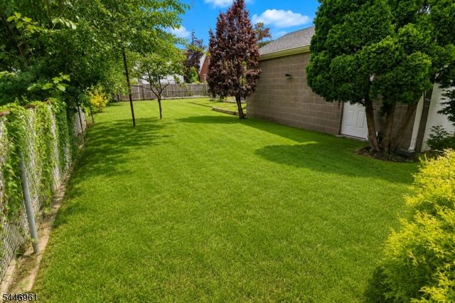 521 E Blancke St, Linden City, NJ 07036