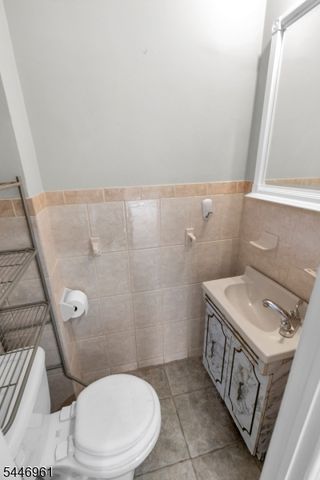 521 E Blancke St, Linden City, NJ 07036