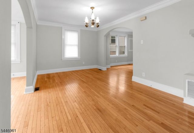 521 E Blancke St, Linden City, NJ 07036