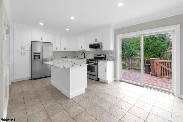 521 E Blancke St, Linden City, NJ 07036