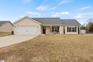 1657 Currys Lake Road, Gray Court, SC 29645