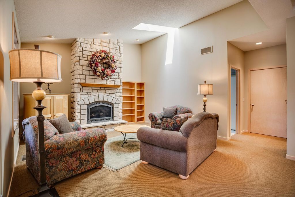 7089 Crowne Oak Road, Eden Prairie, MN 55344 — photo 5