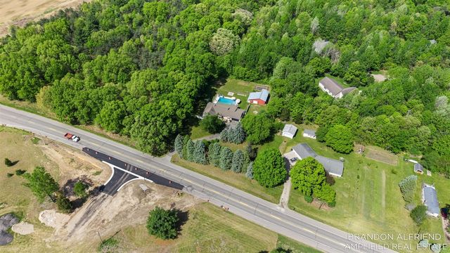 10226 SW Greenville Road, Greenville, MI 48838