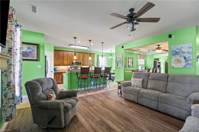 2225 Welbeck LN, Virginia Beach, VA 23456