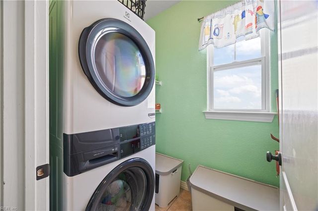 2225 Welbeck LN, Virginia Beach, VA 23456