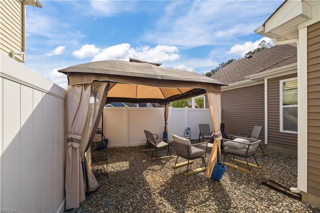 2225 Welbeck LN, Virginia Beach, VA 23456