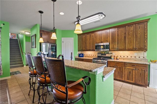 2225 Welbeck LN, Virginia Beach, VA 23456