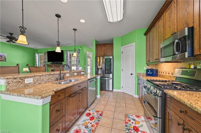 2225 Welbeck LN, Virginia Beach, VA 23456