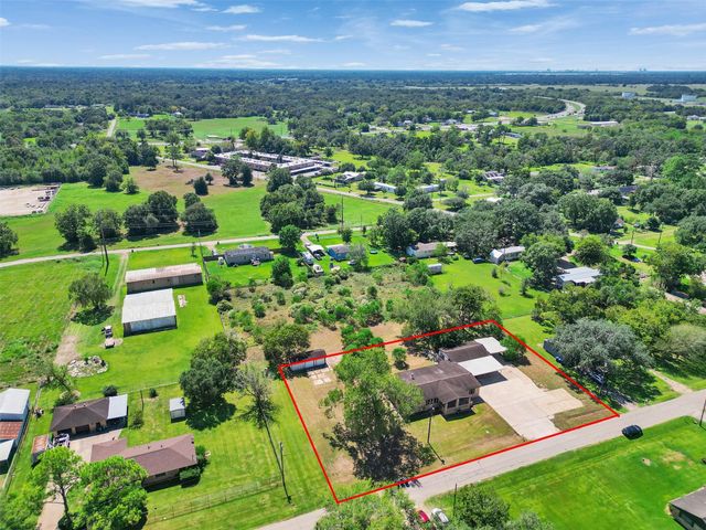 817 Westview Street, West Columbia, TX 77486