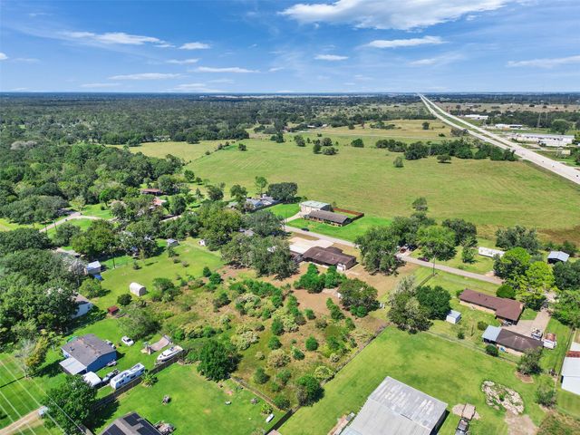 817 Westview Street, West Columbia, TX 77486