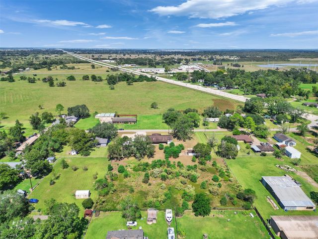 817 Westview Street, West Columbia, TX 77486