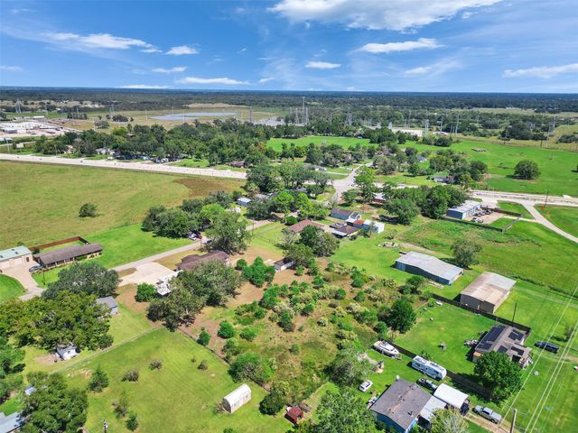 817 Westview Street, West Columbia, TX 77486