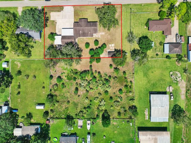 817 Westview Street, West Columbia, TX 77486