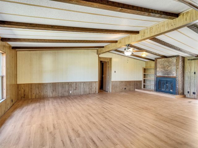 817 Westview Street, West Columbia, TX 77486