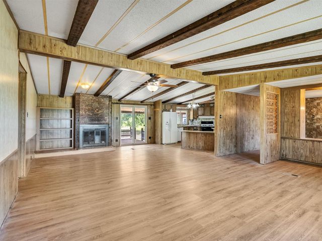 817 Westview Street, West Columbia, TX 77486