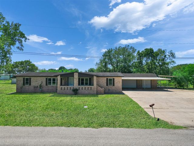 817 Westview Street, West Columbia, TX 77486