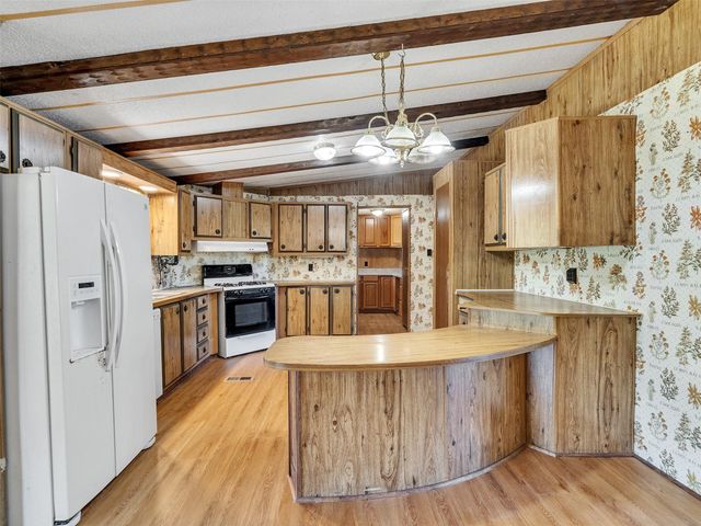 817 Westview Street, West Columbia, TX 77486