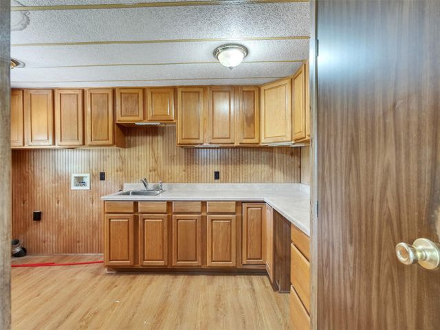 817 Westview Street, West Columbia, TX 77486