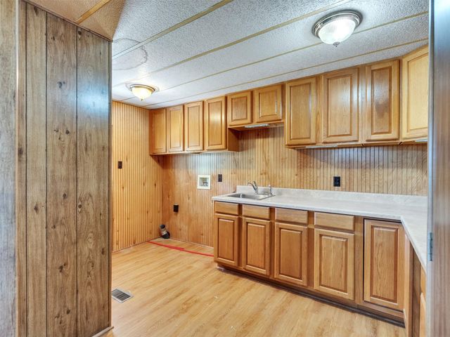 817 Westview Street, West Columbia, TX 77486