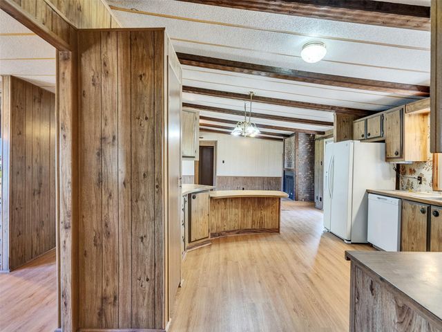 817 Westview Street, West Columbia, TX 77486