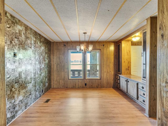 817 Westview Street, West Columbia, TX 77486