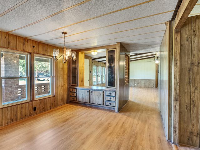 817 Westview Street, West Columbia, TX 77486