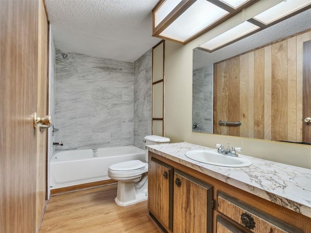 817 Westview Street, West Columbia, TX 77486